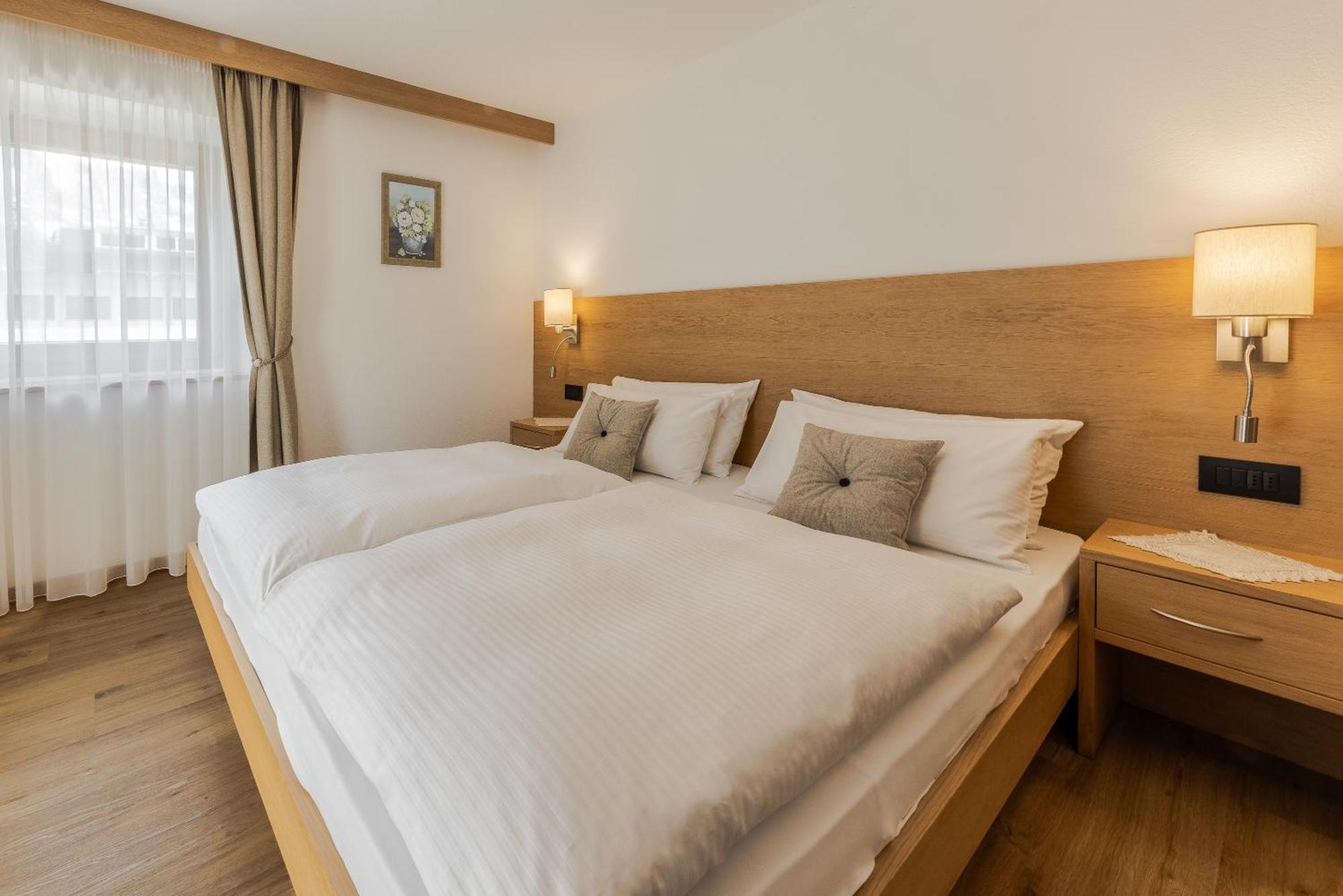 Villa Resi B&B กอร์วารา อิน บาเดีย ภายนอก รูปภาพ