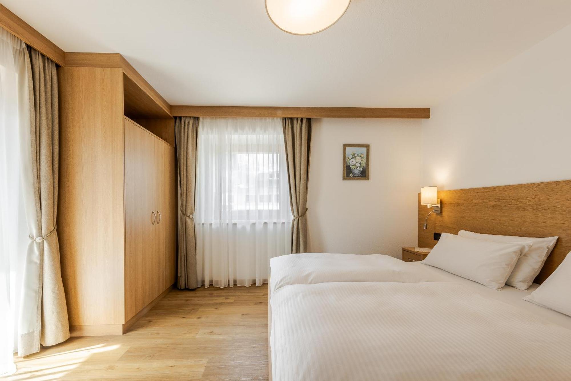 Villa Resi B&B กอร์วารา อิน บาเดีย ภายนอก รูปภาพ