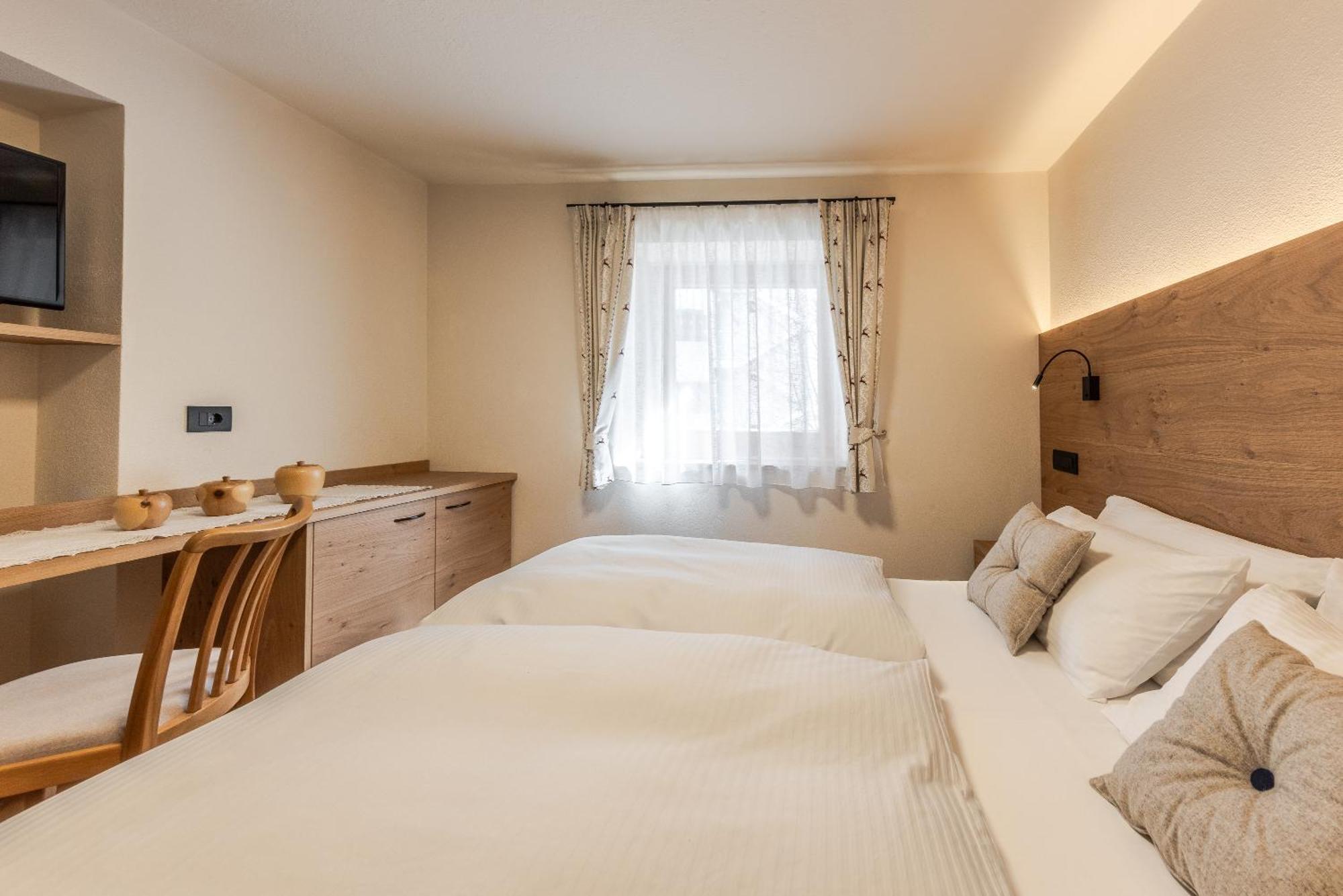 Villa Resi B&B กอร์วารา อิน บาเดีย ภายนอก รูปภาพ