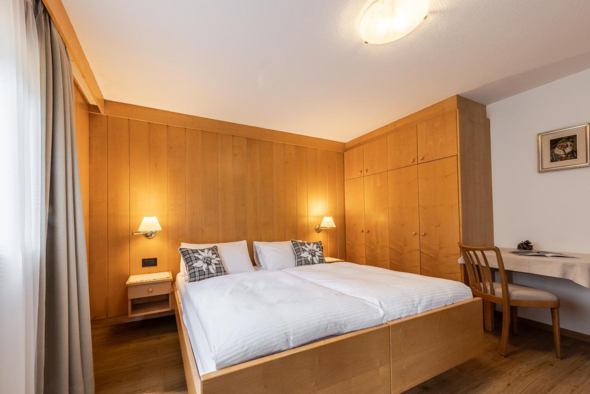 Villa Resi B&B กอร์วารา อิน บาเดีย ภายนอก รูปภาพ